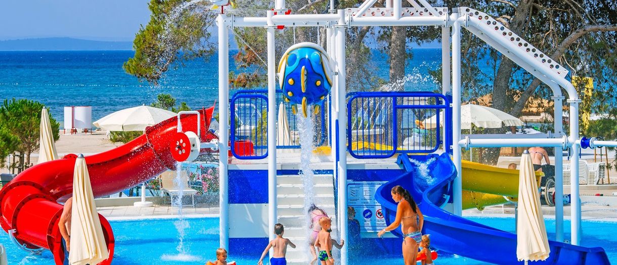 Zjeżdżalnie dla najmłodszych na campingu Zaton Holiday Resort w Zadarze.