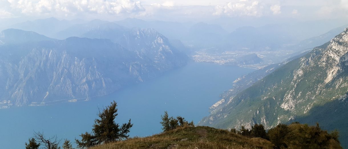Widok na Jezioro Garda ze szczytu Monte Baldo