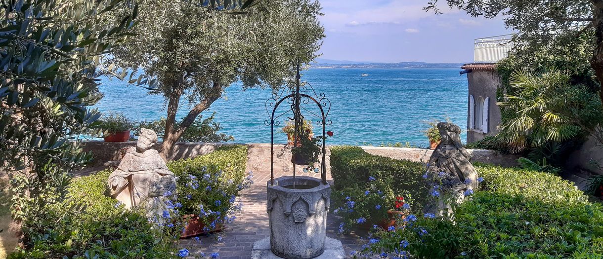 Widoki w miasteczku Sirmione nad Jeziorem Garda