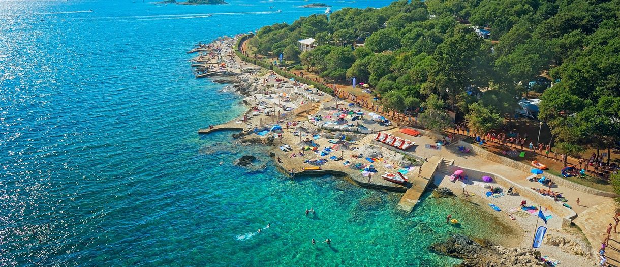 Plaża na campingu Bijela Uvala