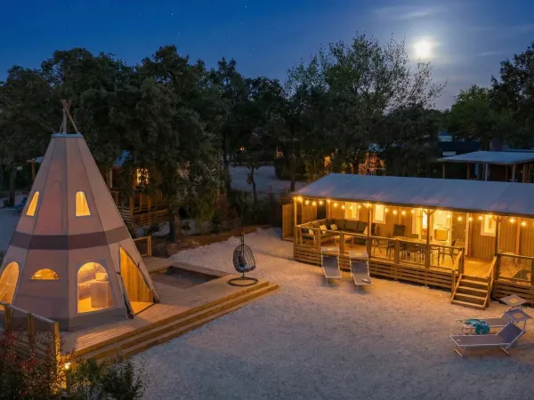 Roan Supreme Deluxe Family Lounge Premium Zone.