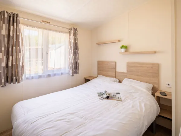 Główna sypialnia w salonie Comfort Lounge.