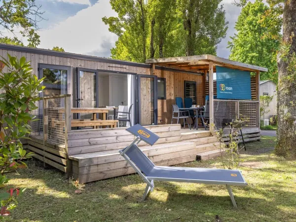 Roan Premium posiada częściowo zadaszoną werandę.