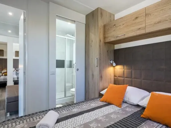 Sypialnia dwuosobowa w strefie Roan Premium.