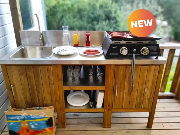 W salonie Roan Premium Lounge znajduje się kuchnia na świeżym powietrzu.