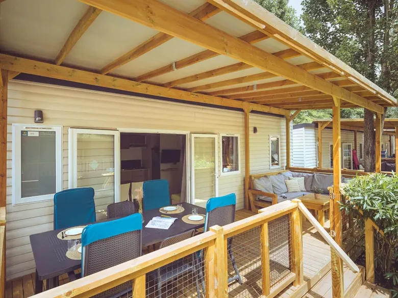 The Roan Premium Lounge.