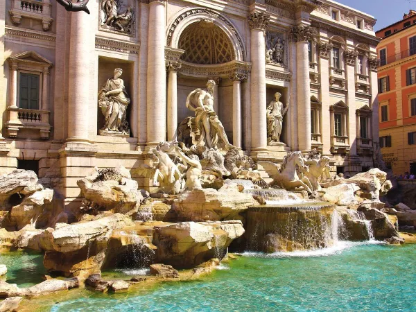 Fontanna di Trevi w Rzymie w pobliżu kempingu Roan w wiosce I Pini.