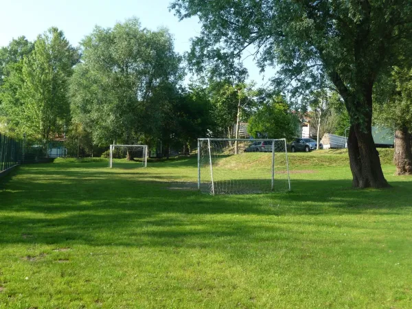 Boisko do piłki nożnej na kempingu Roan Okay Lido.