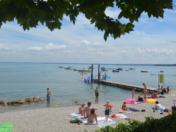 Atmosfera plaży na kempingu Roan Piantelle.