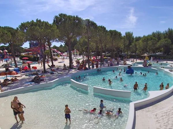 Jeden z basenów na kempingu Roan Union Lido Mare.