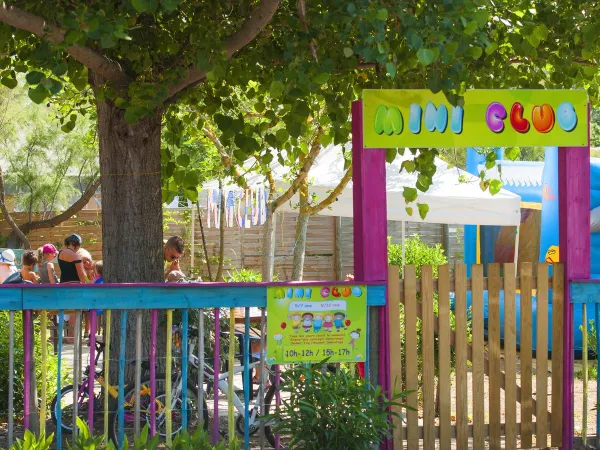 Miniklub na kempingu Roan Beach Garden.