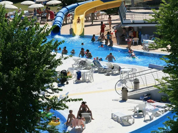 Przegląd basenu na kempingu Roan Turistico.