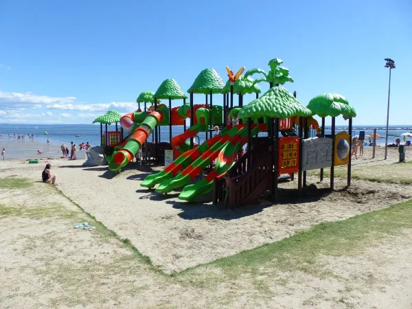 Plażowy plac zabaw na kempingu Roan Turistico.