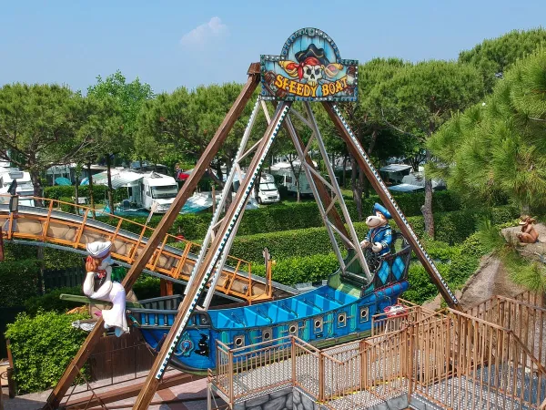 Łódź wahadłowa na kempingu Roan Union Lido Mare.