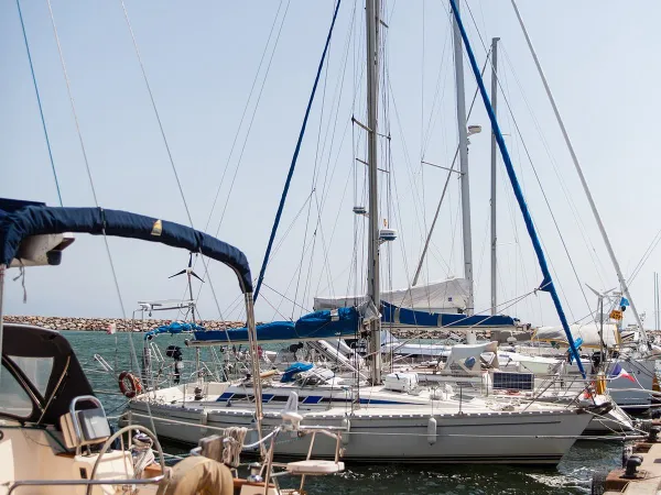 Mały port w Roan camping Méditerranée.