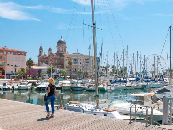 Port Saint Raphaël w pobliżu kempingu Roan Domaine de la Noguière.