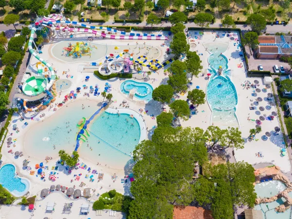 Przegląd kompleksu basenów kempingu Roan Union Lido Mare.