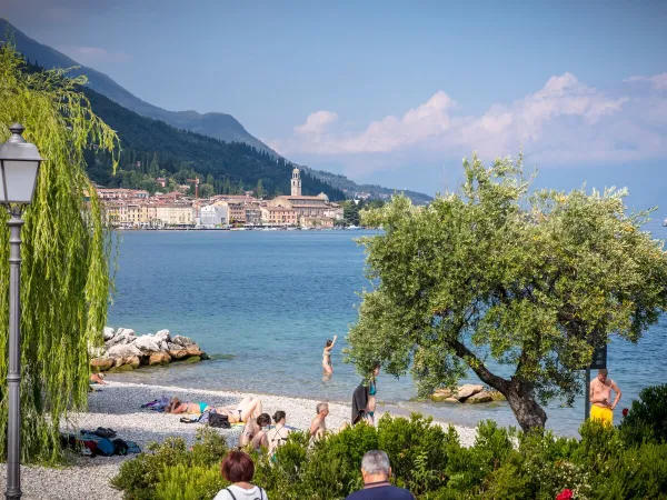 Widok na jezioro Garda na kempingu Roan Eden.