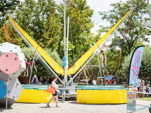 Trampoliny op Roan camping La Sirène.