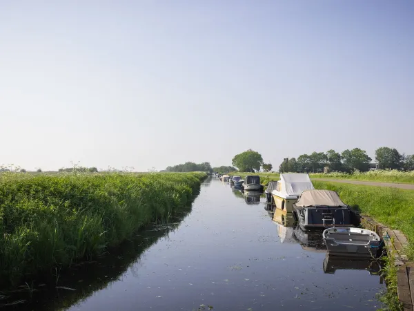 Połączenie z jeziorem Slotermeer z kempingu Roan Marvilla Parks Friese Meren.