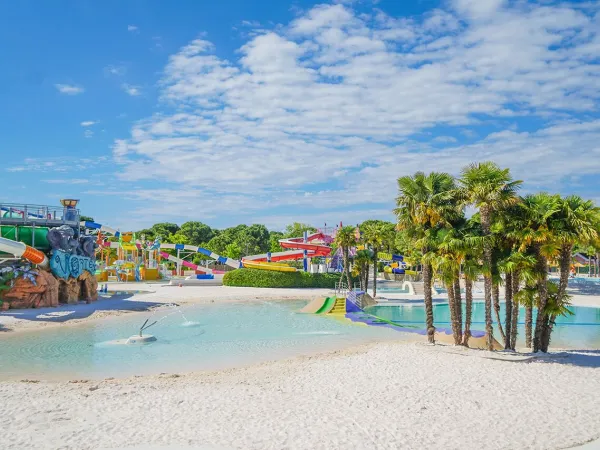 Basen lagunowy na kempingu Roan Union Lido Mare.