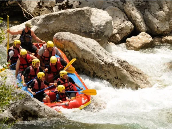 Rafting w pobliżu Roan Camping Les Collines.