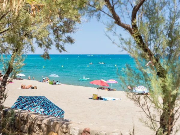 Plaża na kempingu Roan w La Sardane.