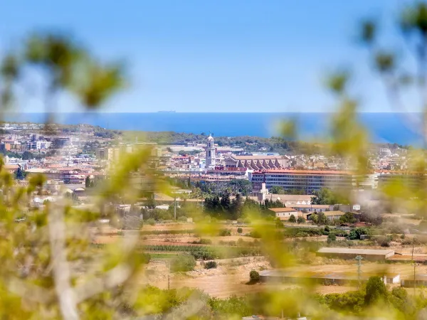 Miasto Barcelona w pobliżu kempingu Roan Vilanova Park.