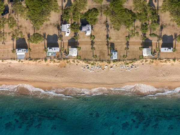 Unikalne ujęcie z drona plaży na kempingu Roan Bella Terra.