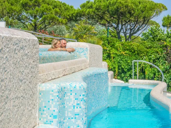 Wanna z hydromasażem na kempingu Roan Union Lido Mare.
