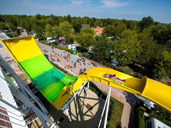 Zjeżdżalnia halfpipe na kempingu Roan Marina Di Venezia.