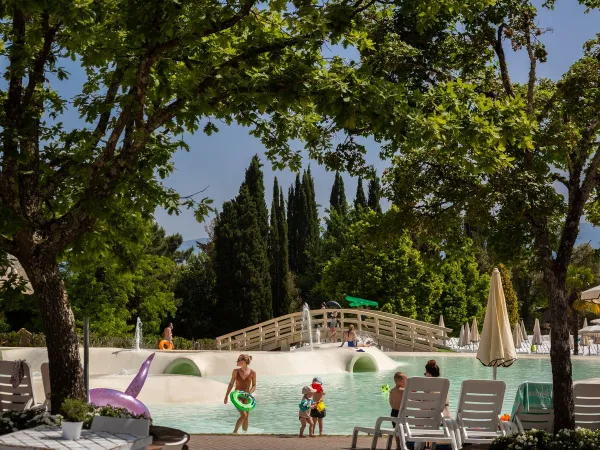 Basen lagunowy na kempingu Roan hu Norcenni Girasole village.