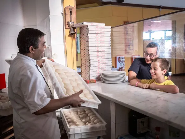 Pizza na wynos na kempingu Roan hu I Pini village.