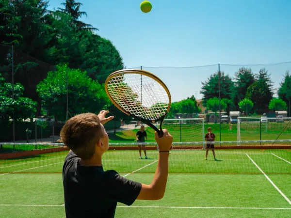 Tenis na kempingu Roan Lido Verbano.