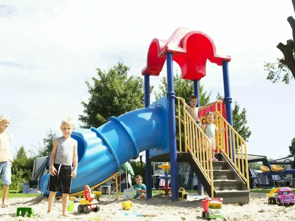 Plac zabaw dla dzieci na kempingu Roan 't Veld.