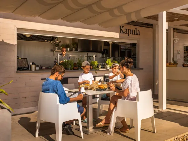 Snackbar 'Kapula' op Roan camping Valkanela.