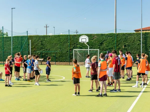 Rozrywka na boisku sportowym na kempingu Roan Bella Italia.