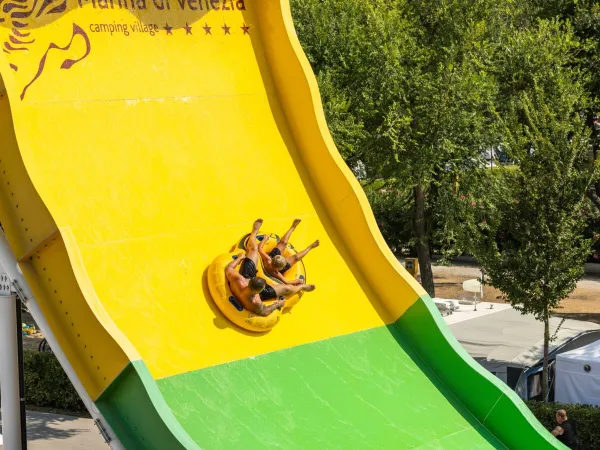 Zjeżdżalnia halfpipe na kempingu Roan Marina Di Venezia.