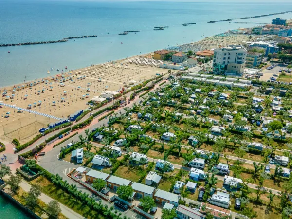 Przegląd kempingu i plaży na kempingu Roan w Rubicone.