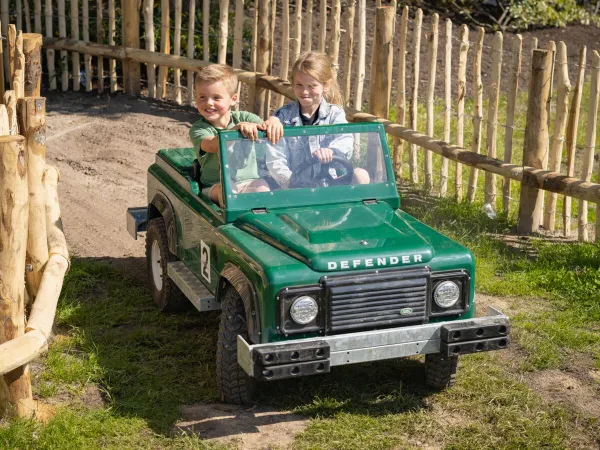 Jeep safari dla dzieci na kempingu Roan Het Genieten.