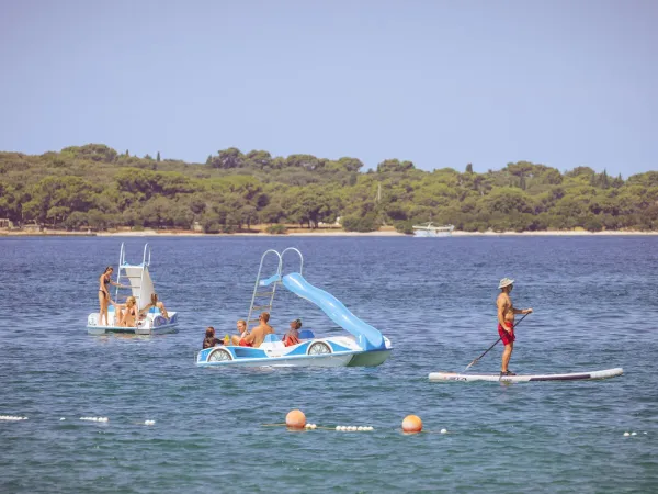 Rowerki wodne na campingu Bi Village