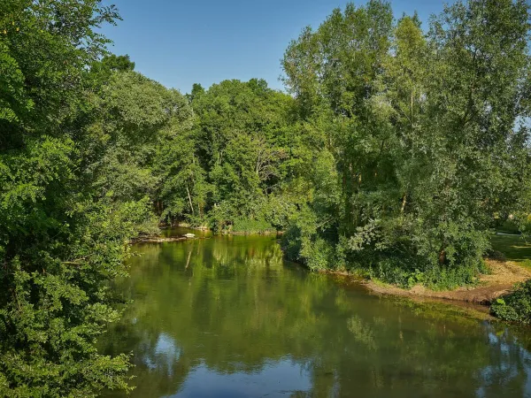 Rzeka Grand Morin w pobliżu kempingu Roan Le Chêne Gris.