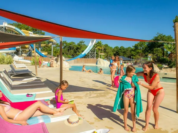 Odkryty basen na kempingu Roan Atlantic Club Montalivet.