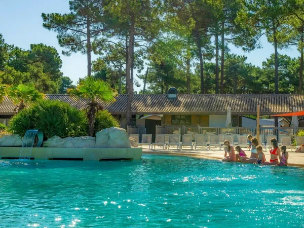 Odkryty basen na kempingu Roan Atlantic Club Montalivet.