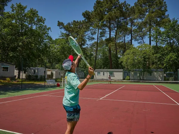 Tenis na kempingu Roan La Clairière.