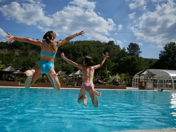 Zabawa z dziećmi na kempingu Roan w Verdon Parc.