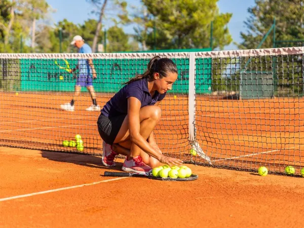 Tenis na kempingu Roan w Zaton Holiday Resort.