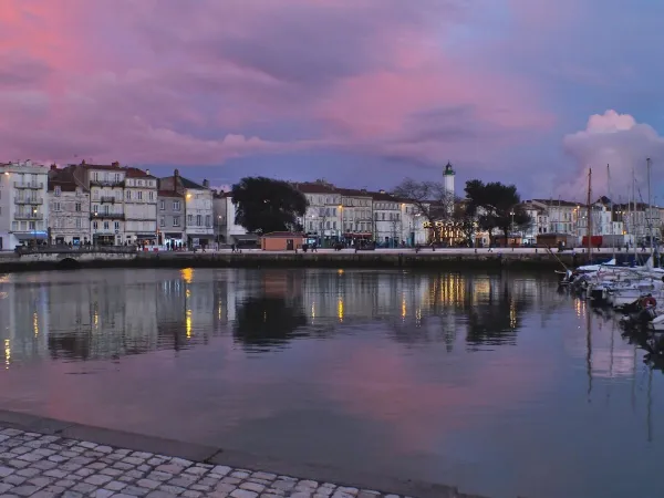 Piękny wieczór w La Rochelle na kempingu Roan La Pinède.