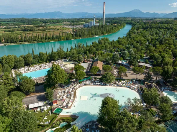 Wideo z kempingu Roan w wiosce hu Altomincio village.