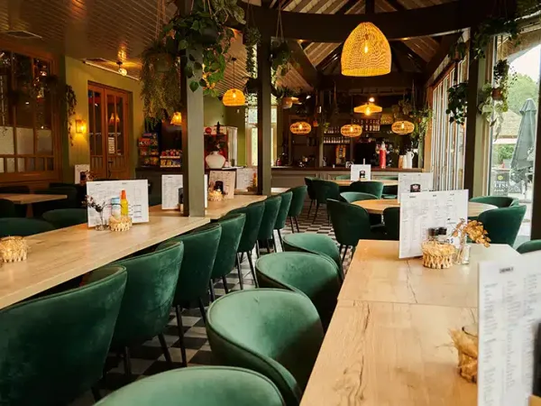 Restauracja "Grand café Sands" na kempingu Roan Het Genieten.